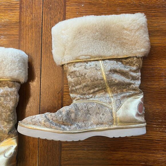 COACH Nikole Shearling Boots 8 Gold Signature Logo Winter Furry UGG Style - Picture 15 of 16